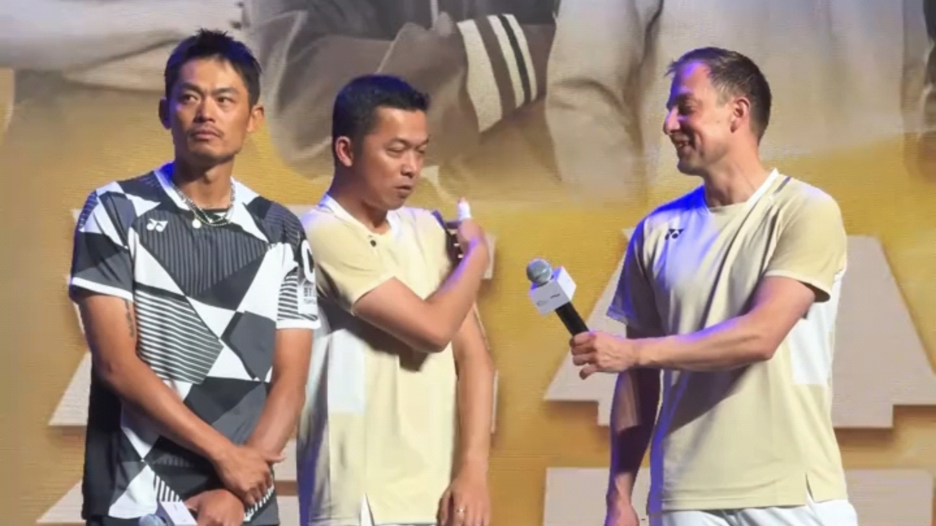 中国羽毛球队强势日本羽毛球队，陶菲克爆发神勇的简单介绍